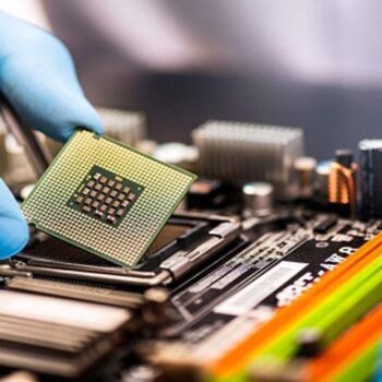 Các doanh nghiệp ‘tuyệt vọng’ trong cuộc khủng hoảng chip toàn cầu: Mù quáng tìm nguồn cung, hàng loạt bị mắc bẫy mua phải hàng nhái